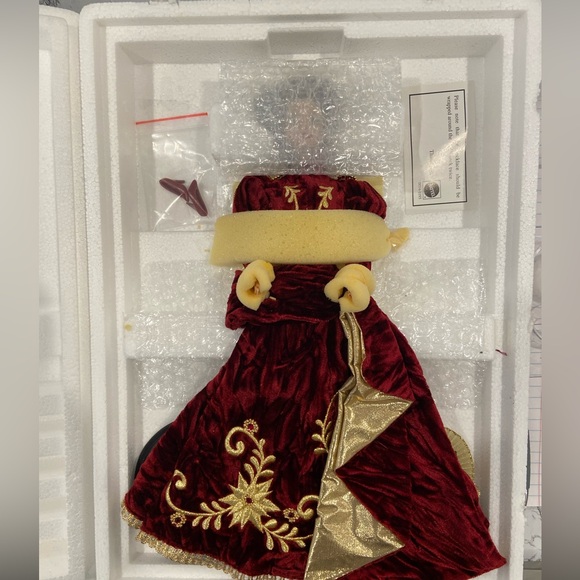 *1997* Porcelain Barbie Collection Holiday Ball Doll - Picture 12 of 16